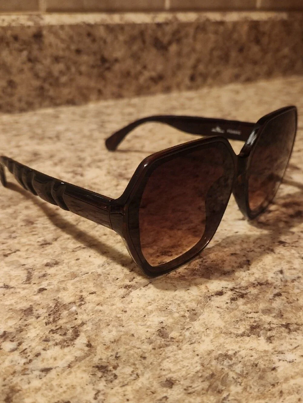 Women’s Oversized Brown Sunglasses - Picture 2 of 6